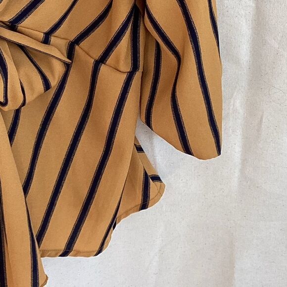 Streetwear medium yellow top tie front woman’s - Picture 6 of 8